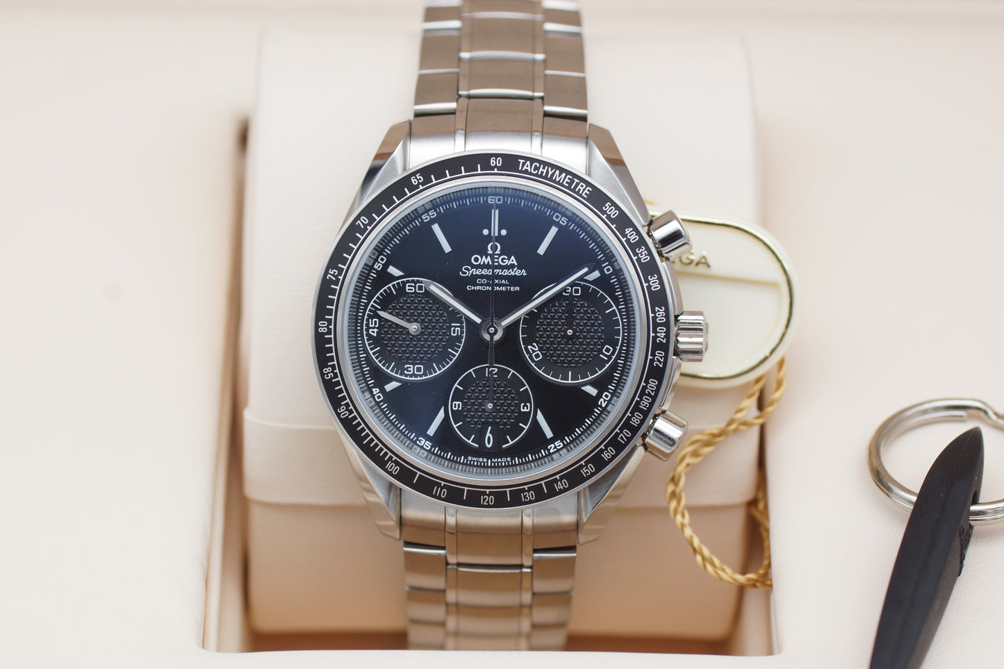 Omega Speedmaster Racing 326.30.40.50.01.001 Schwarz Full-Set 2023