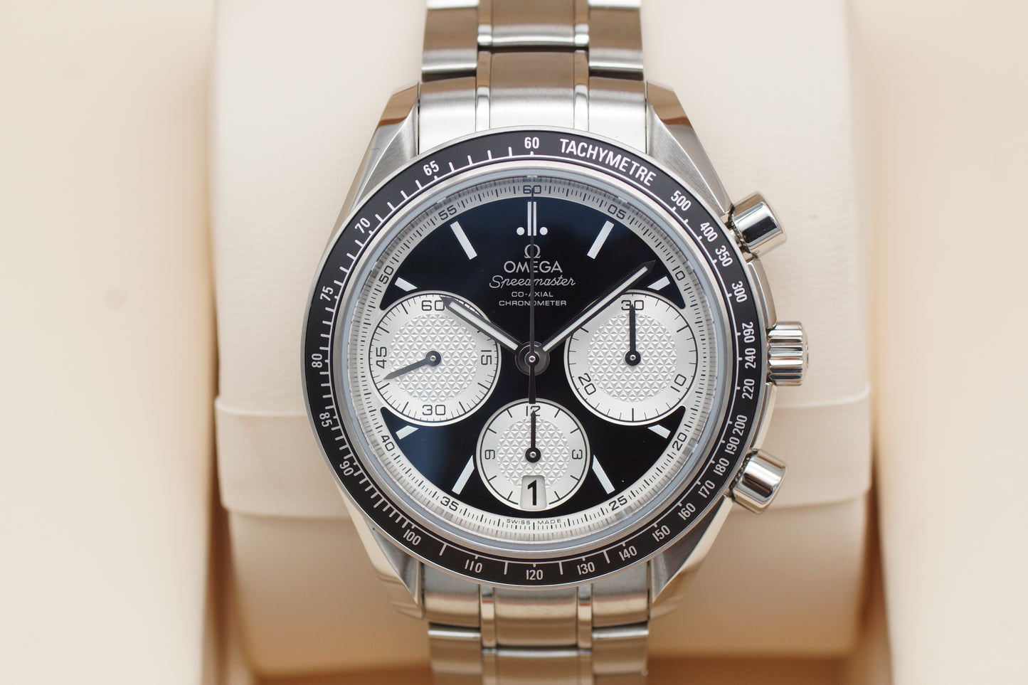 Omega Speedmaster Racing 326.30.40.50.01.002 Panda Full-Set 2022